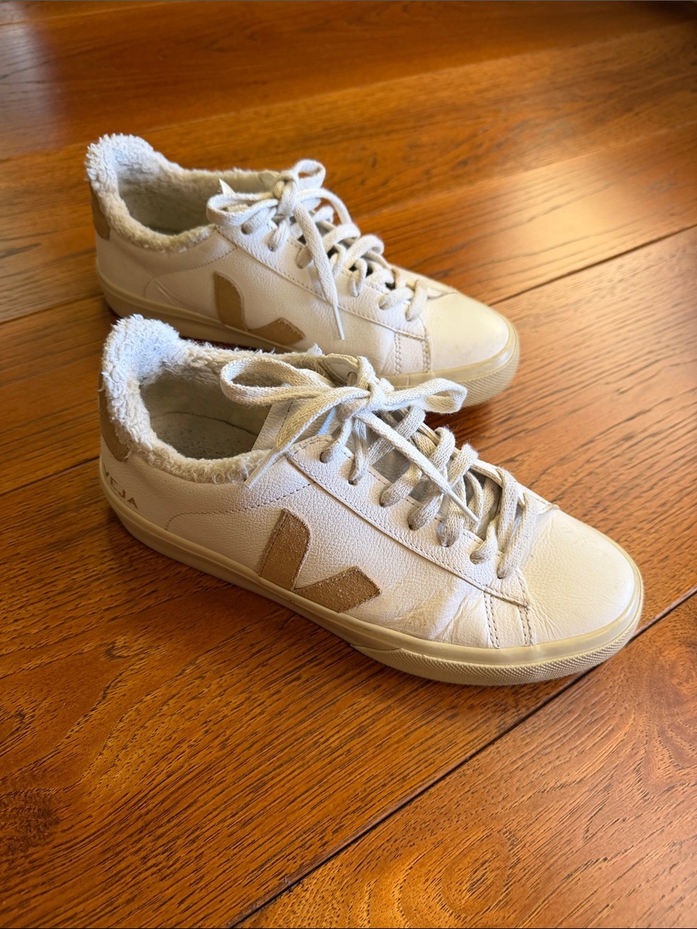 Veja Campo Fured Leather White Desert Sneakers - Picture 2 of 8